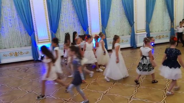 Детский бал смотреть онлайн