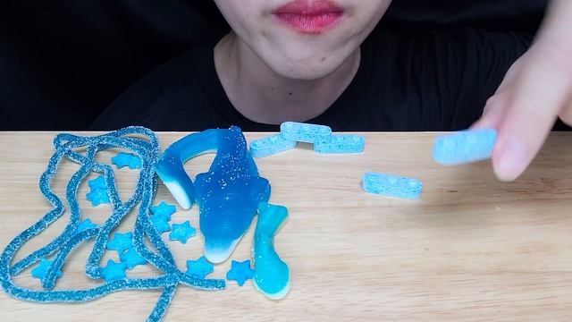 ASMR BLUE DESSERT MUKBANG KOHAKUTO LEGO JELLY 먹방 asmr 코하쿠토, 젤리 먹방 琥珀糖 食べる смотреть онлайн