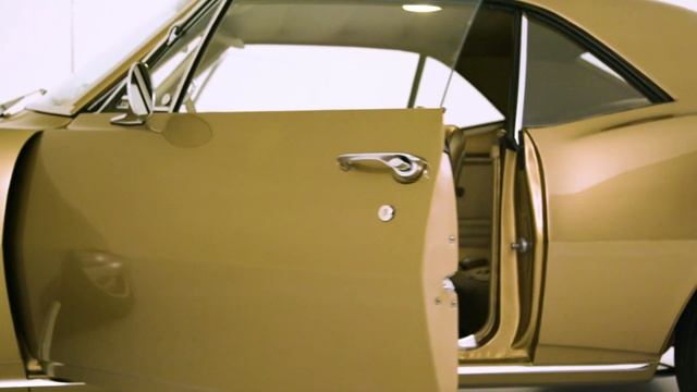 The First Camaro Ever Built! - UP CLOSE смотреть онлайн