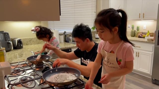 MINI HAND APPLE PIES #baking #bakingvideo #familyvlog #applepie смотреть онлайн