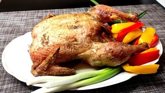 Курица запечённая в духовке целиком. Простой и очень вкусный рецепт. смотреть онлайн