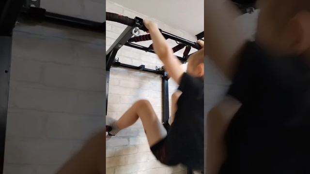 Отличное подводящее к Подтягиваниям упражнение на турнике 