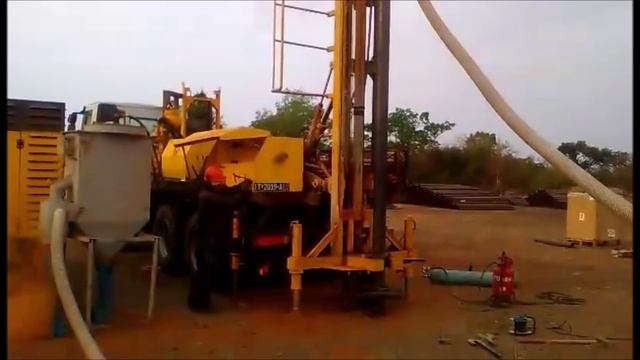 Республика Гвинея. Реальное бурение. Буровая установка УРБ-2А2 от БурСпецТехники смотреть онлайн