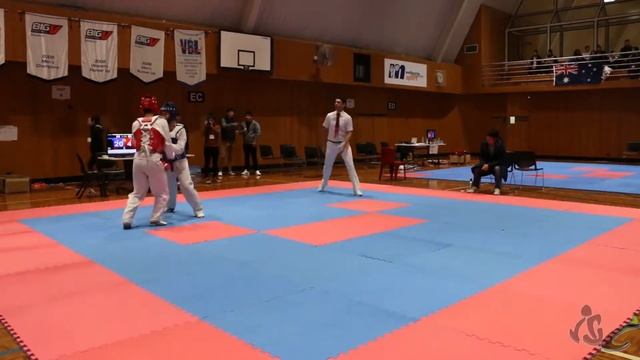 2018 VIUC - Alan Tat (MON) vs Christopher Nguyen (MU) - Male Red Belt Sparring (Light) смотреть онлайн