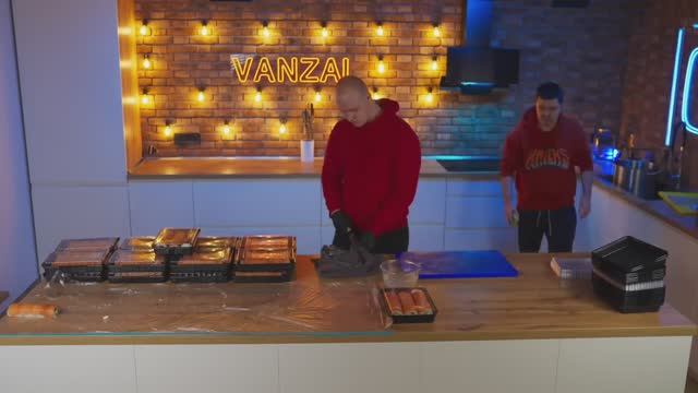 СКОЛЬКО ПОЛУЧИТСЯ РОЛЛОВ ИЗ 1 ЛОСОСЯ? смотреть онлайн