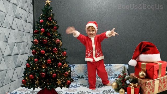 Маленький Дед Мороз Новый год 2025 милое поздравление дети поздравляют с Новым годом