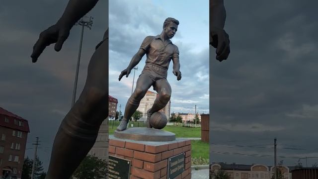 Памятник футболисту смотреть онлайн
