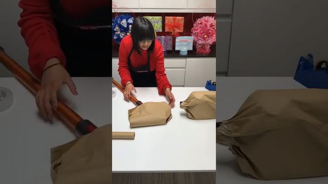 Gift Wrapping Challenge - How To Wrap A Dyson смотреть онлайн