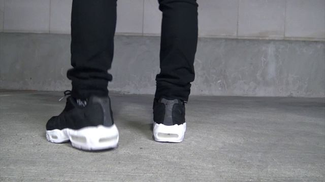 【New Kicks/スニーカー】ステューシー × ナイキ エアマックス95 ブラックを買ってきた！！（STUSSY × NIKE AIR MAX 95 Black） смотреть онлайн