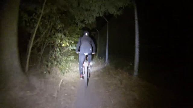 MTB in het donker (lamp Nightfighter 1600 lumen) смотреть онлайн