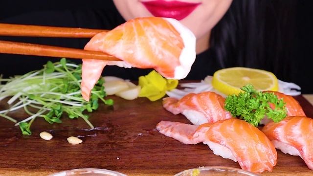 ASMR SALMON SUSHI 연어초밥 먹방 MUKBANG смотреть онлайн