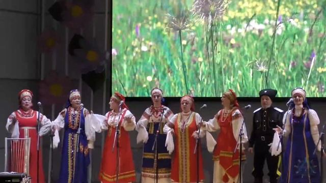 Ансамбль русской песни "Пчёлочка златая". Ой, по лугу, по лугу.