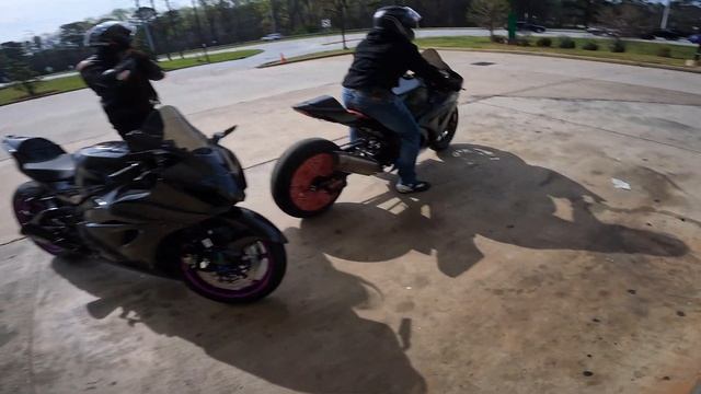 GSXR1000R A PROBLEM?? | YAMAHA R1 vs GSXR1000R vs BMW S1000RR SMACKDOWNS смотреть онлайн