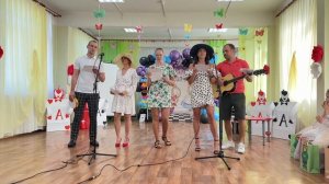 САМЫЙ КРУТОЙ СЮРПРИЗ НА ВЫПУСКНОЙ В ДЕТСКОМ САДУ 😍 родители спели для воспитателей и детей песню