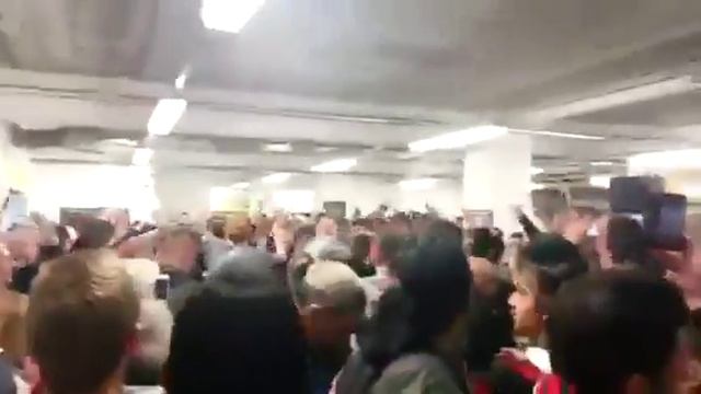 Norwich v West Brom | Scenes at Half Time смотреть онлайн