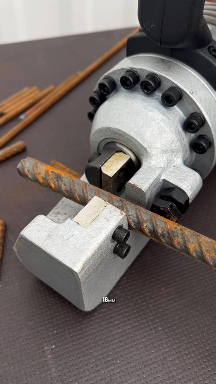 Тестирование мобильного станка для резки арматуры RC смотреть онлайн