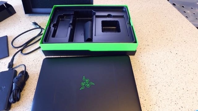 最高にスタイリッシュなゲーミングラップトップRazer Blade開封！ смотреть онлайн