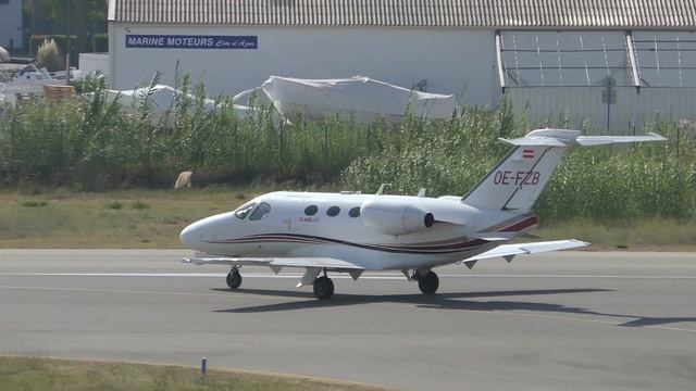 Cessna 510 Citation Mustang | GlobeAir | OE-FZB | Taking-off from Cannes [4K] смотреть онлайн