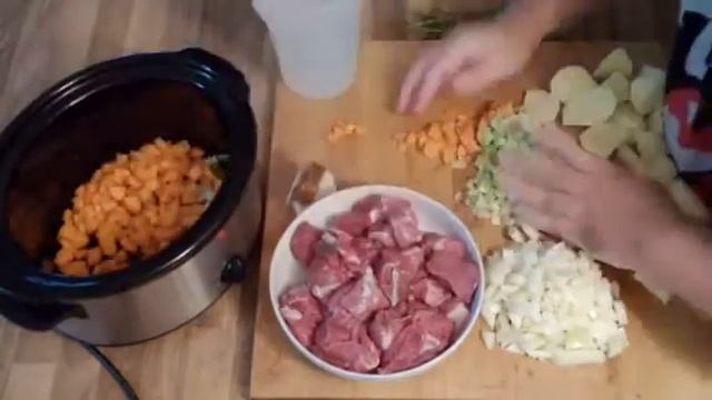 Part 1. Irish Stew in a Slow Cooker perfect for a Caravan Camping or Motorhome. смотреть онлайн