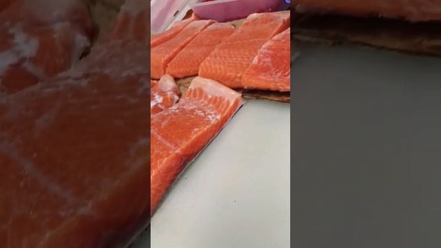Нарезка Красную рыбу #суши_роллы #sushi #лосось смотреть онлайн