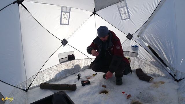 В поисках плотвы: Зимняя рыбалка на неизведанных просторах смотреть онлайн