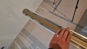 Монтаж алюминиевой перегородки. (PROFIL-DOORS) ПЕРЕГОРОДКА ИЗ АЛЮМИНИЯ ПРОФИЛ ДОРС