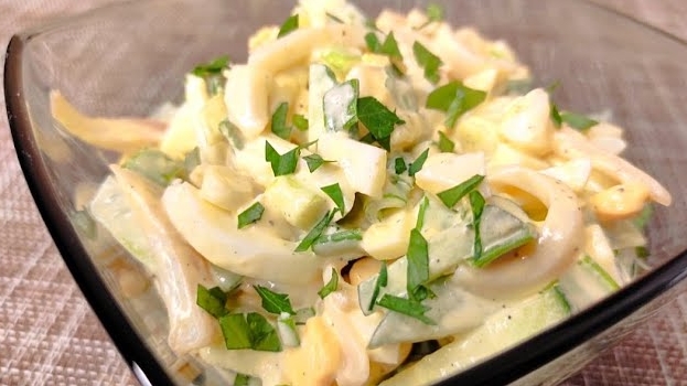 Салат с кальмарами. Простой и вкусный салат. смотреть онлайн