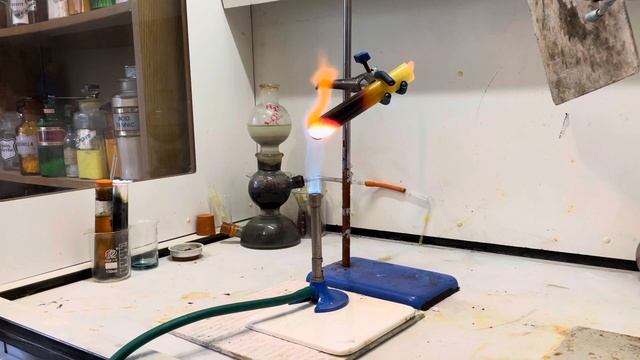 @plasticraincoat1 🔥 Lithium Metal Reacting With Sulphur (sulfur) (spectacular!)