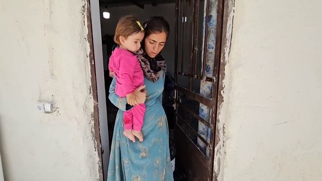 Khosrow's Sewing Machine Purchase🎁: A Valuable Gift for Niloufar Documentary смотреть онлайн
