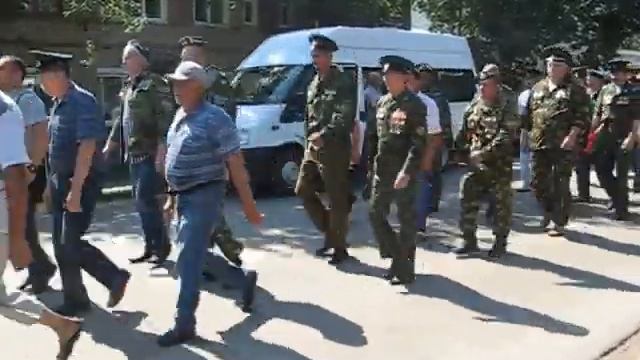 Спустя много лет выправка все равно еще сохраняется смотреть онлайн