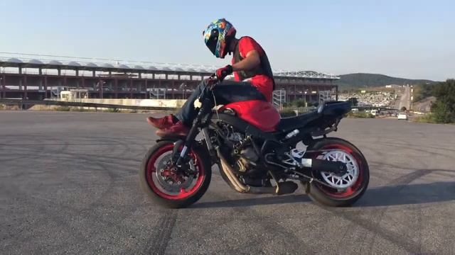 Only drift and burnout honda 600f4i stunt bike (2017) смотреть онлайн