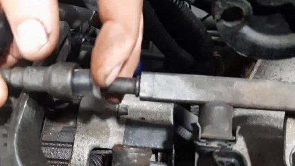 как снять топливную трубку на Шевроле Ланос