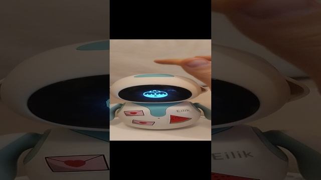 как обращаться с роботом Eilik