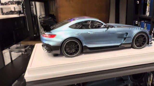 IM1824I Mercedes AMG GT black series China blue 1:18 смотреть онлайн