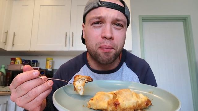 Why not watch me eat a pie? Harry Ramsden's Steak Pie | Food Review смотреть онлайн