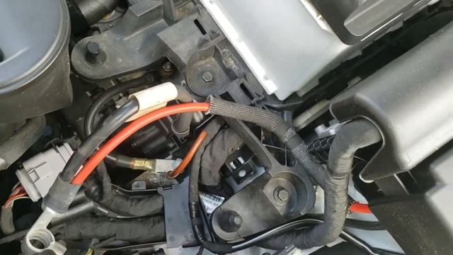How to: Remove a Battery from a 2016 VW Jetta смотреть онлайн