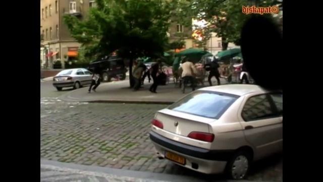HUMMER H2 CRAZY CRASH TO RESTAURANT YARD смотреть онлайн