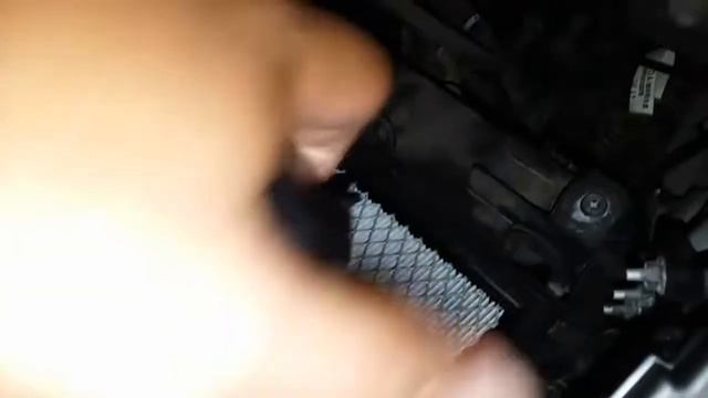 How to Remove Mass Air Flow Sensor Temperature Sensor MAF on a 2013 Nissan Pathfinder смотреть онлайн