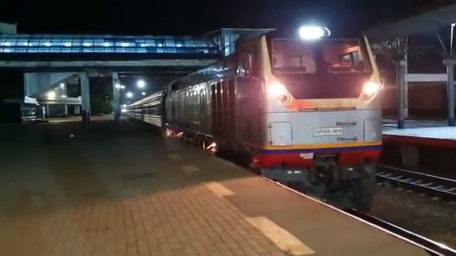Первый рейс 255/256 поезд, теперь 137/138 собственности ТОО 