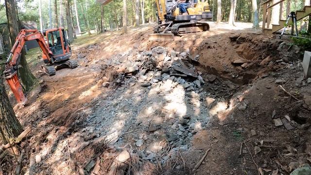 Hammering a hole for a shipping container pool смотреть онлайн