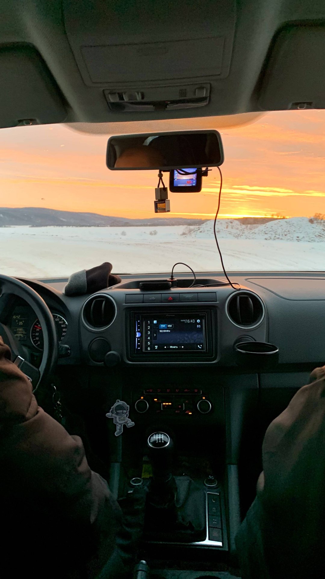 Раздача спортивного окуня на реке Ангара.