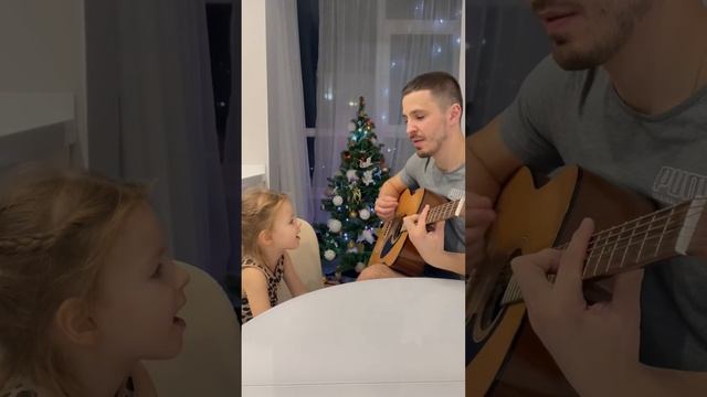 Ника и Папа поют песню Районы-Кварталы смотреть онлайн
