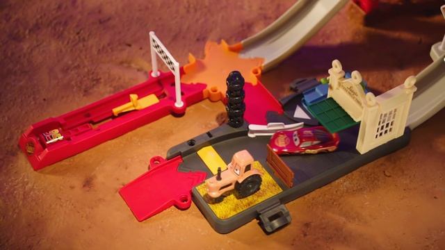 AD: Disney Pixar Cars Race & Go Playset смотреть онлайн