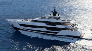 Яхта Custom Line 140