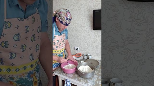 Как замесить тесто для хлеба смотреть онлайн
