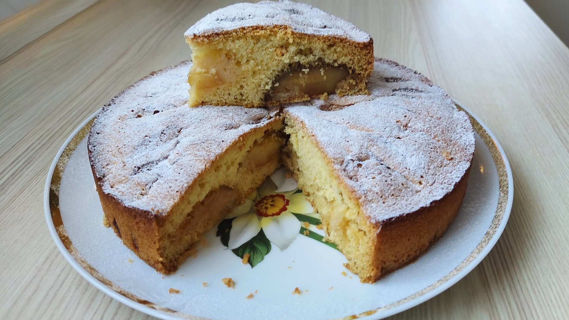 Самый простой рецепт Шарлотки. Пышная шарлотка с яблоками, быстро и очень вкусно! Яблочный пирог смотреть онлайн