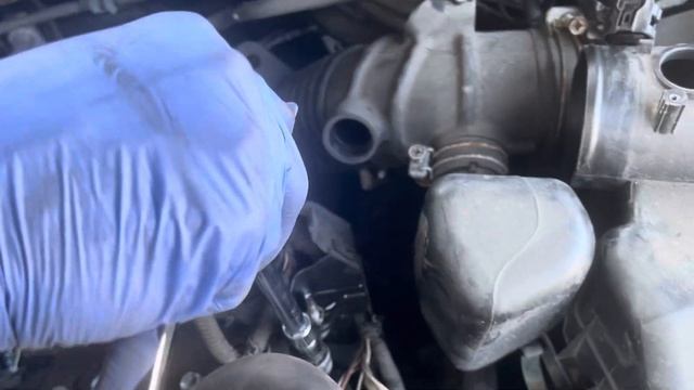 Change Valve Cover Gasket On A 2012 Toyota Rav4 смотреть онлайн