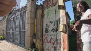 ПОЗВАЛА К СЕБЕ В ДОМ АФРИКАНКА АНН в  БАМБУРИ