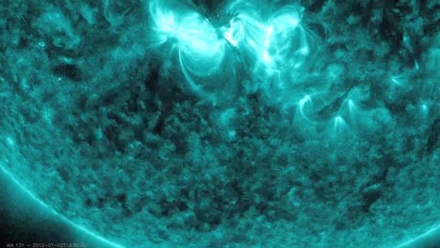4 Flares w/ cont. ejecta-AR1515-2012/07/02 10:00-18:00 AIA 131 смотреть онлайн