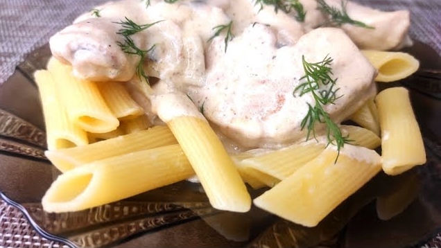 Куриная грудка в сливочном соусе с грибами. смотреть онлайн